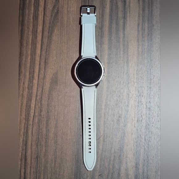 Galaxy Watch 6 Classic 47mm Silver Smartwatch W/ Extra HybridBand & Charger Puck - Picture 3 of 6